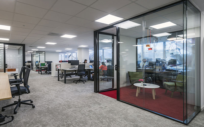 Reasons To Chose Aluminium Partitions For Office Space